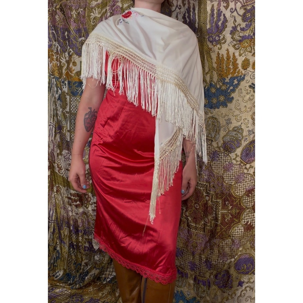 VTG 70s Boho Cream Floral Embroidered Whimsy Prairie Fringe Hem Shawl One Size - Picture 4 of 13